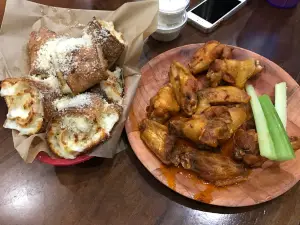 Southpaws Pizza and Sports Bar