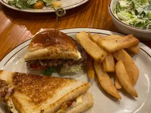 Paddy's Irish Pub
