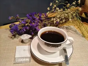 摩加生活咖啡馆(马山店)