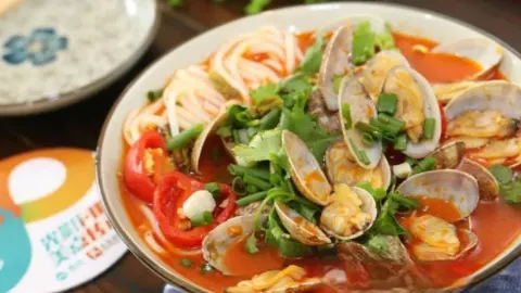馋猫花甲米线 in Contea di Lu
