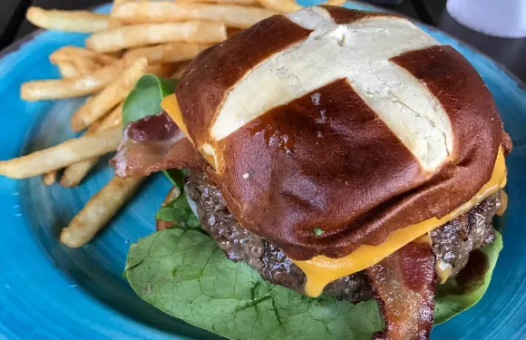 Pailolo Bar & Grill