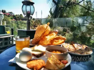 Hangout - Rooftop Bar and Lounge