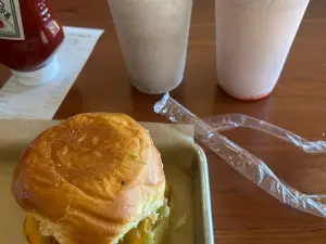 MOOYAH Burgers, Fries & Shakes