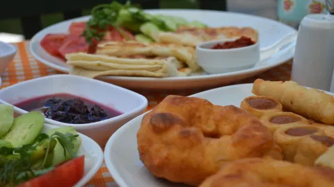 Cunda Bahçecik in ไอวาลิค