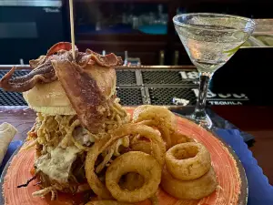 302 West Restaurant & Tavern