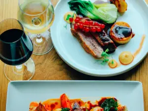 The Ava Winebar