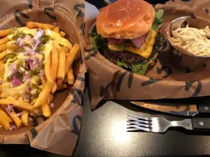Tugg Burgers