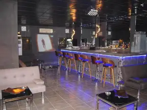 LOUNGE 748 NY
