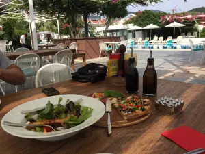 Nen Restaurant&Pool Bar