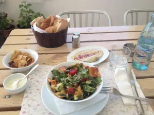 Charentsi 28 Restaurant