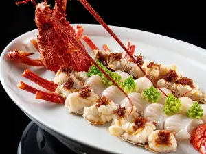 HUALUXE Haining Cai Feng Lou Chinese Restaurant