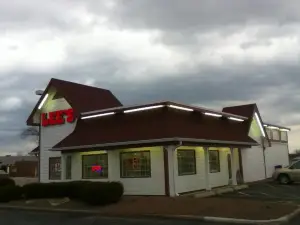 Lee's Famous Recipe Chicken