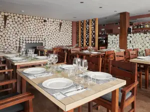 Restaurante Tres Quinones