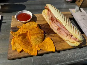 Eetcafe De Eerste aanleg