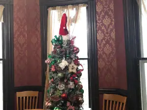 McCutchen's Magnolia House