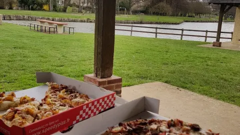 Speedy Pizz in 旺多姆