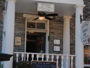 The Town's Inn