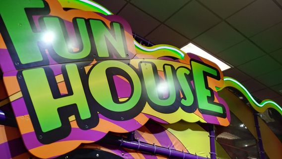 Chuck E. Cheese