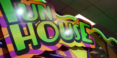Chuck E Cheese's
