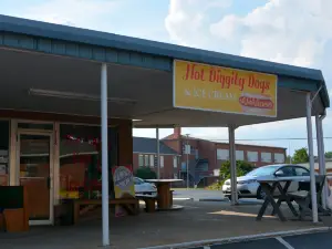 Hot Diggity Dogs and Ice Cream