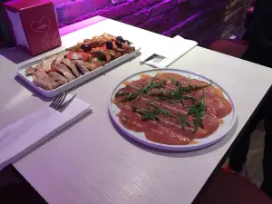 Maverick Lounge Restaurante Halal Bar Shihsa
