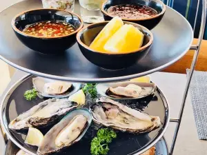 Luna Lanai Beach Restaurant & Bar