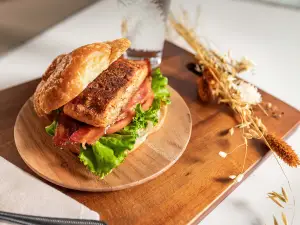Goose Feathers Cafe & Bakery
