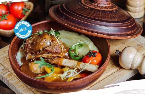 Movida Lounge & Dining