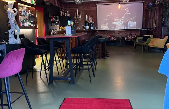 Verrückt Bar