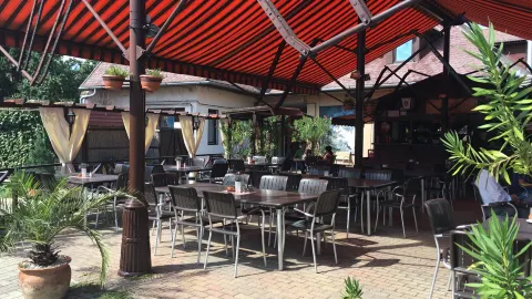 Banya Tanya Etterem in 沙爾堡