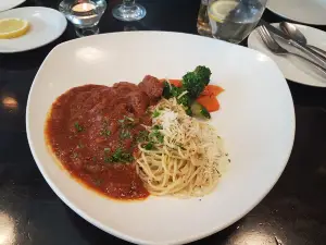Niko's Bistro