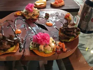 Vinalia Vinobar y Bistro
