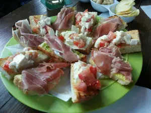 La Pinetina - Drink & Food