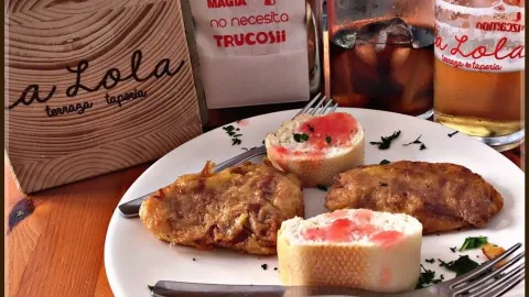 La Lola Terraza Taperia in ชากา