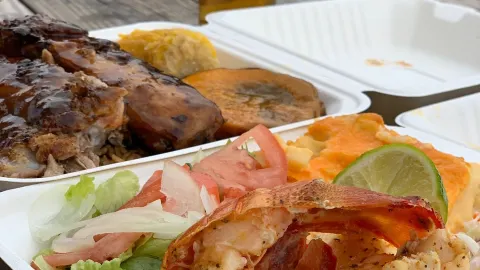 Krusty Crab Restaurant Bar & Grill in Exuma