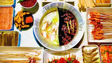 飞碟串串香火锅 in Shilin