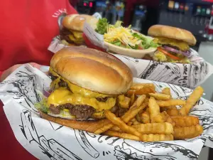Luke's Burgers LLC