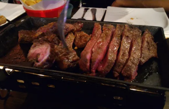 著火的牛阿根廷烤肉