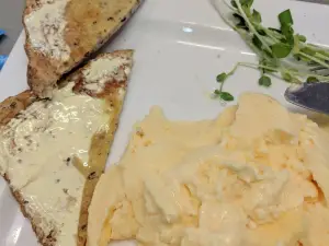 DJ's Cafe & Takeaway