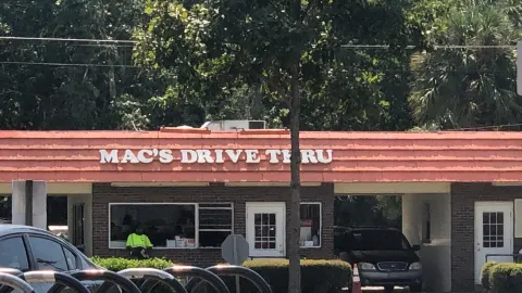 Mac's Drive Thru in เกนส์วิลล์