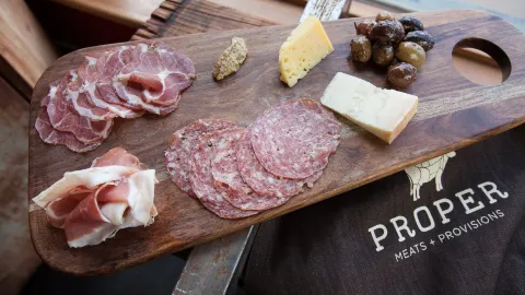 Proper Meats + Provisions in แฟลกสตาฟ