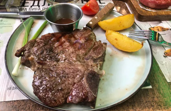 Pinta Bar & Grill