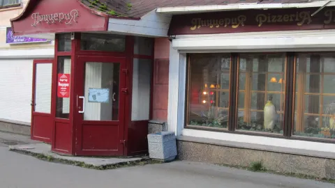 Pizzeria on Lenina Ave. 94 in เมอร์มันสค์