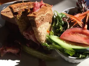 The Red Lion Bar & Grill