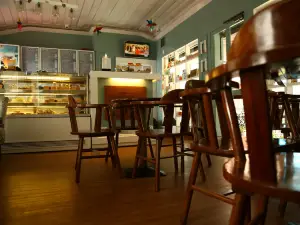Cafe Honey Hut, Shimla