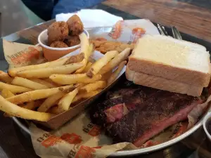 Willie Jewell's Old School Bar-B-Q Big Bend