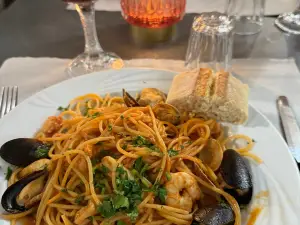 Moderno • Pizzeria Restaurant