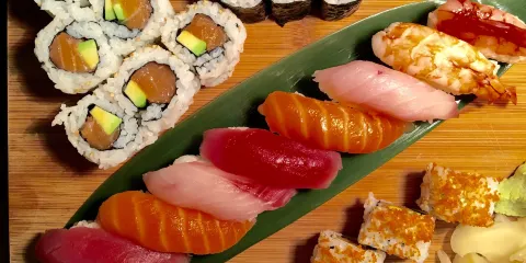 Noi Sushi Japanese Cuisine & Lounge
