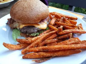 Woodland Bar Restaurant