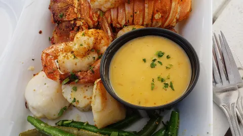 Snook's Bayside Restaurant & Grand Tiki Bar in Key Largo